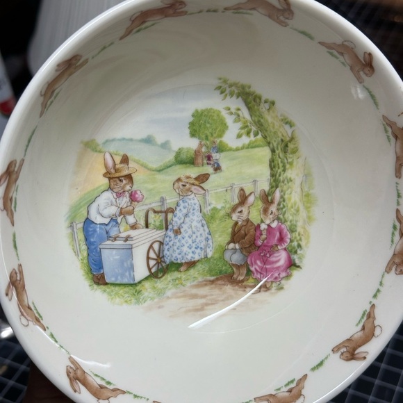 Royal Doulton Cereal Bowl 1988 “Bunnykins” Fine Bone China  Bunny Themed Bowl - Picture 4 of 6